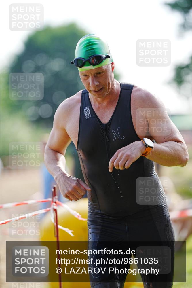 21.06.2026 - 29. Vierlanden-Triathlon LAZAROV Photography http://msf.ph/oto/9861035 21.06.2026 08:45:42 Schwimmen 141, 169, 173 meine-sportfotos.de