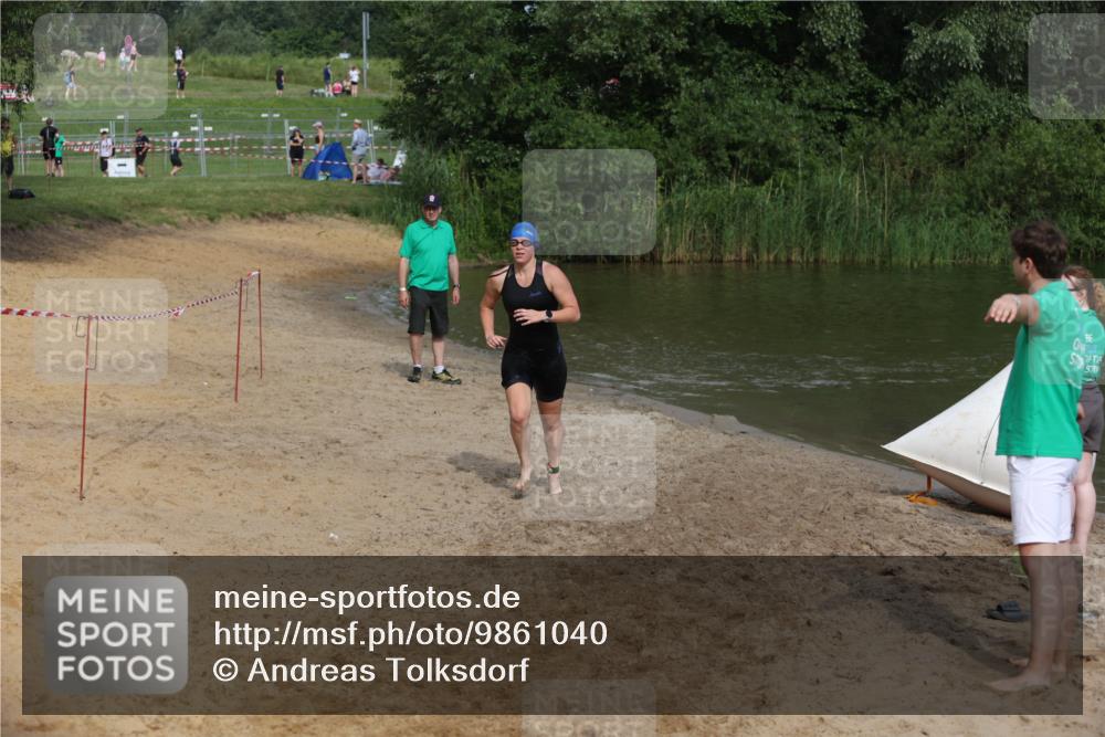 21.06.2026 - 29. Vierlanden-Triathlon Andreas Tolksdorf http://msf.ph/oto/9861040 21.06.2026 09:12:39 Schwimmen 235 meine-sportfotos.de