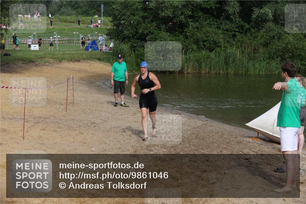 21.06.2026 - 29. Vierlanden-Triathlon Andreas Tolksdorf http://msf.ph/oto/9861046 21.06.2026 09:12:39 Schwimmen 235 meine-sportfotos.de