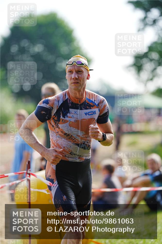 21.06.2026 - 29. Vierlanden-Triathlon LAZAROV Photography http://msf.ph/oto/9861063 21.06.2026 08:45:59 Schwimmen 84, 89, 131, 147, 165 meine-sportfotos.de
