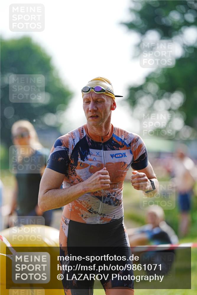 21.06.2026 - 29. Vierlanden-Triathlon LAZAROV Photography http://msf.ph/oto/9861071 21.06.2026 08:46:00 Schwimmen 84, 89, 131, 147, 165 meine-sportfotos.de