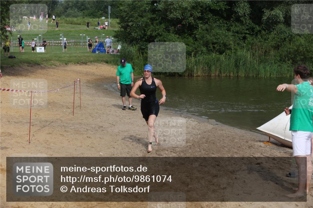 21.06.2026 - 29. Vierlanden-Triathlon Andreas Tolksdorf http://msf.ph/oto/9861074 21.06.2026 09:12:39 Schwimmen 235 meine-sportfotos.de