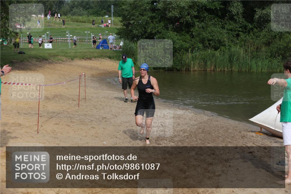 21.06.2026 - 29. Vierlanden-Triathlon Andreas Tolksdorf http://msf.ph/oto/9861087 21.06.2026 09:12:39 Schwimmen 235 meine-sportfotos.de