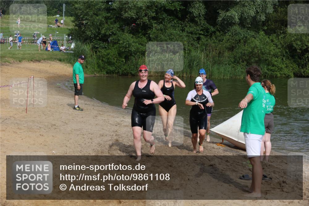 21.06.2026 - 29. Vierlanden-Triathlon Andreas Tolksdorf http://msf.ph/oto/9861108 21.06.2026 09:13:04 Schwimmen 227, 230, 280, 292 meine-sportfotos.de
