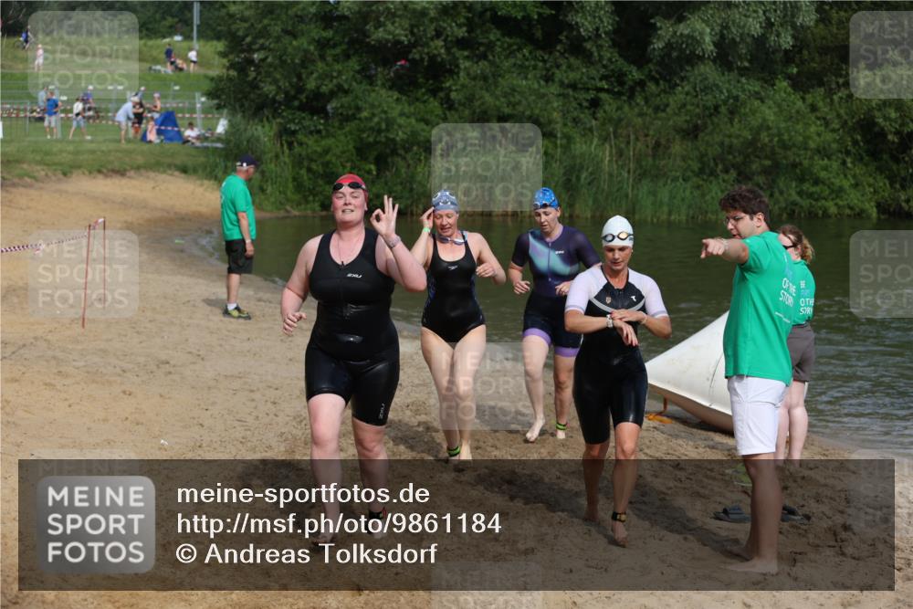 21.06.2026 - 29. Vierlanden-Triathlon Andreas Tolksdorf http://msf.ph/oto/9861184 21.06.2026 09:13:06 Schwimmen 227, 230, 280, 292 meine-sportfotos.de