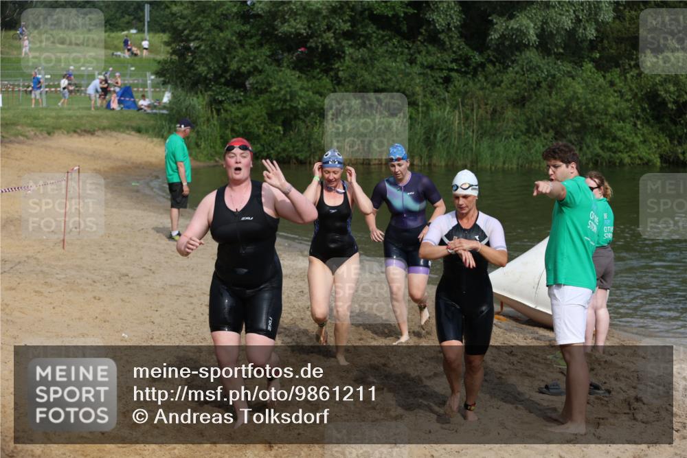 21.06.2026 - 29. Vierlanden-Triathlon Andreas Tolksdorf http://msf.ph/oto/9861211 21.06.2026 09:13:06 Schwimmen 227, 230, 280, 292 meine-sportfotos.de