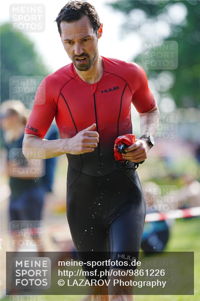 21.06.2026 - 29. Vierlanden-Triathlon LAZAROV Photography http://msf.ph/oto/9861226 21.06.2026 08:48:09 Schwimmen 118, 130, 175 meine-sportfotos.de