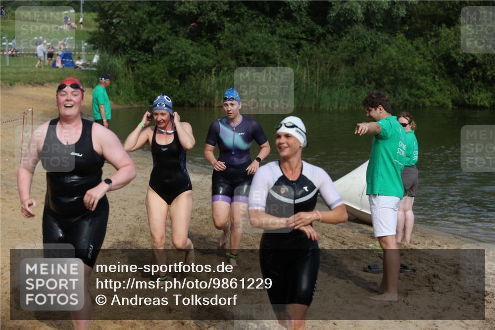 21.06.2026 - 29. Vierlanden-Triathlon Andreas Tolksdorf http://msf.ph/oto/9861229 21.06.2026 09:13:07 Schwimmen 227, 230, 280, 292 meine-sportfotos.de