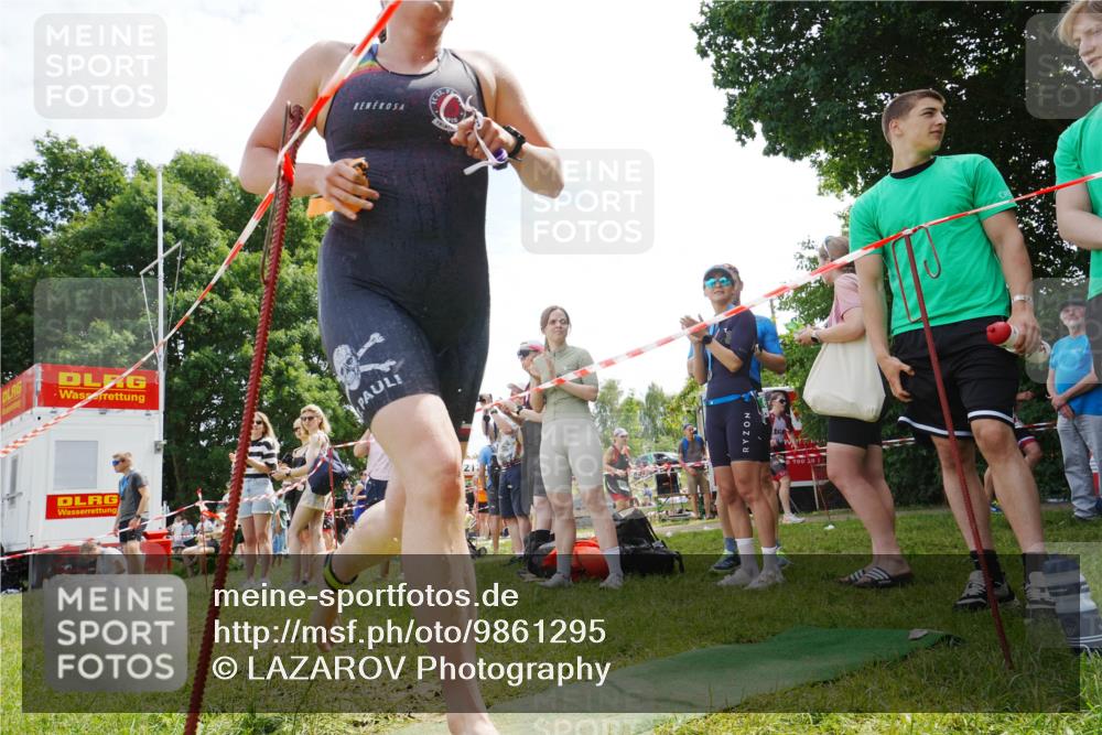 21.06.2026 - 29. Vierlanden-Triathlon LAZAROV Photography http://msf.ph/oto/9861295 21.06.2026 13:07:41 Schwimmen 1116 meine-sportfotos.de