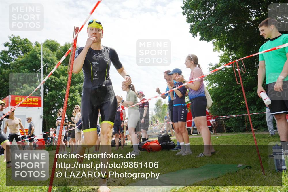 21.06.2026 - 29. Vierlanden-Triathlon LAZAROV Photography http://msf.ph/oto/9861406 21.06.2026 13:11:20 Schwimmen 1151, 1155, 1157 meine-sportfotos.de