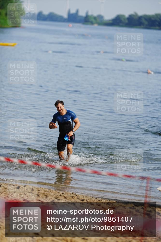 21.06.2026 - 29. Vierlanden-Triathlon LAZAROV Photography http://msf.ph/oto/9861407 21.06.2026 08:55:31 Schwimmen 113 meine-sportfotos.de