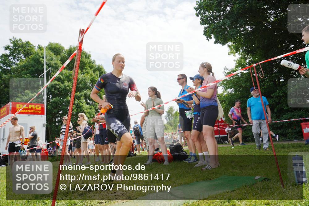 21.06.2026 - 29. Vierlanden-Triathlon LAZAROV Photography http://msf.ph/oto/9861417 21.06.2026 13:11:35 Schwimmen 1122, 1158, 1164 meine-sportfotos.de