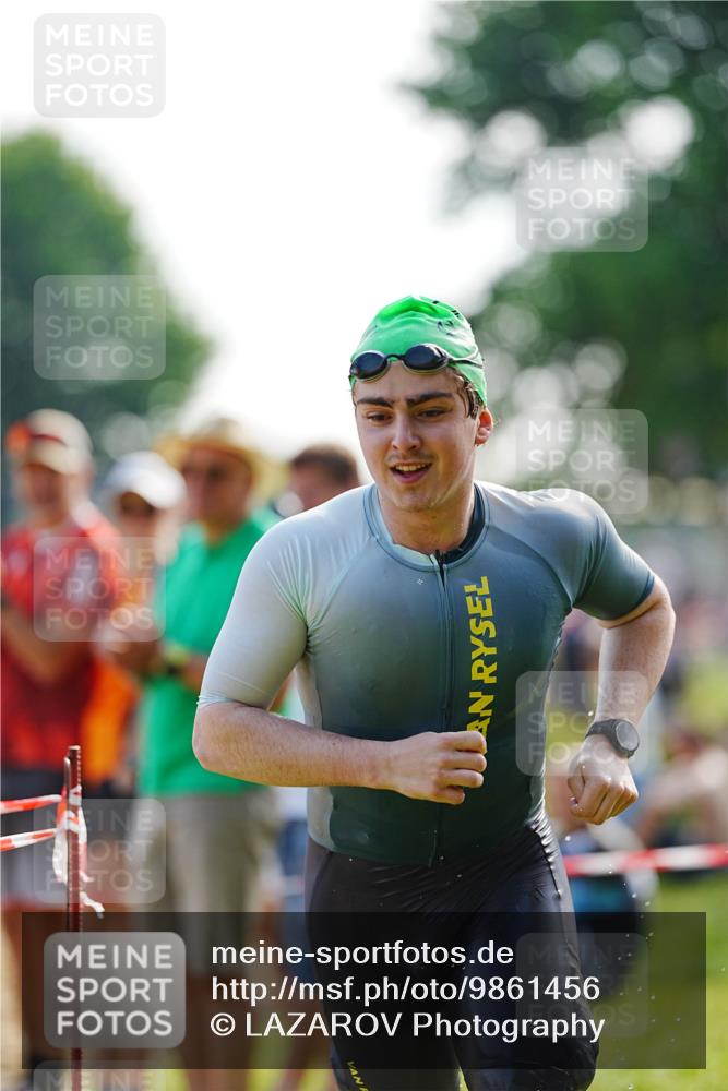 21.06.2026 - 29. Vierlanden-Triathlon LAZAROV Photography http://msf.ph/oto/9861456 21.06.2026 08:57:22 Schwimmen 41 meine-sportfotos.de