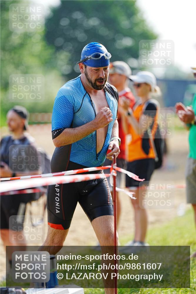 21.06.2026 - 29. Vierlanden-Triathlon LAZAROV Photography http://msf.ph/oto/9861607 21.06.2026 09:00:45 Schwimmen 172, 183, 240 meine-sportfotos.de