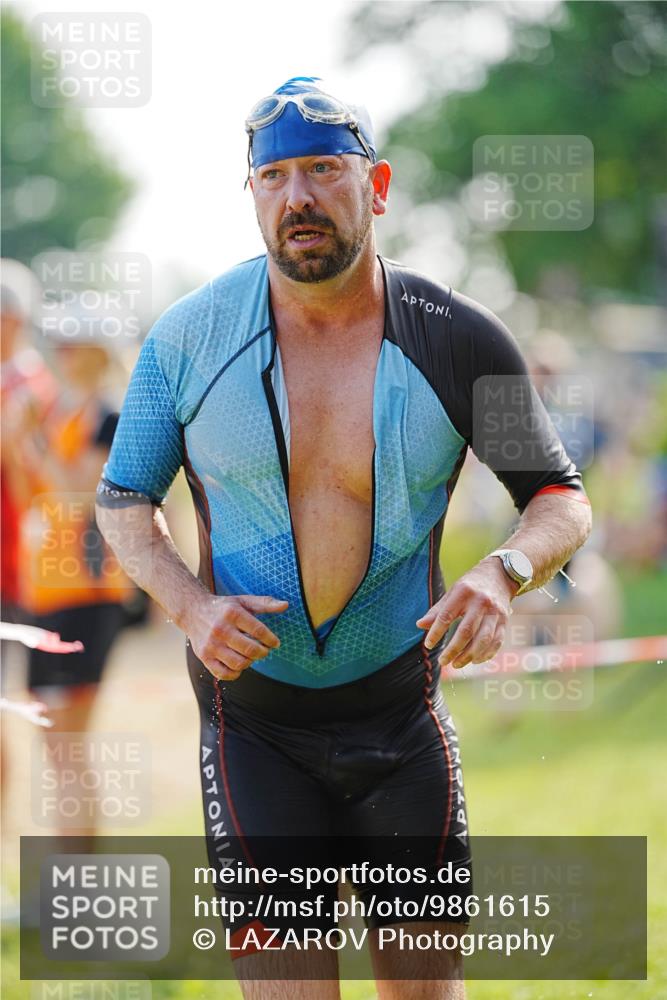 21.06.2026 - 29. Vierlanden-Triathlon LAZAROV Photography http://msf.ph/oto/9861615 21.06.2026 09:00:45 Schwimmen 172, 183, 240 meine-sportfotos.de