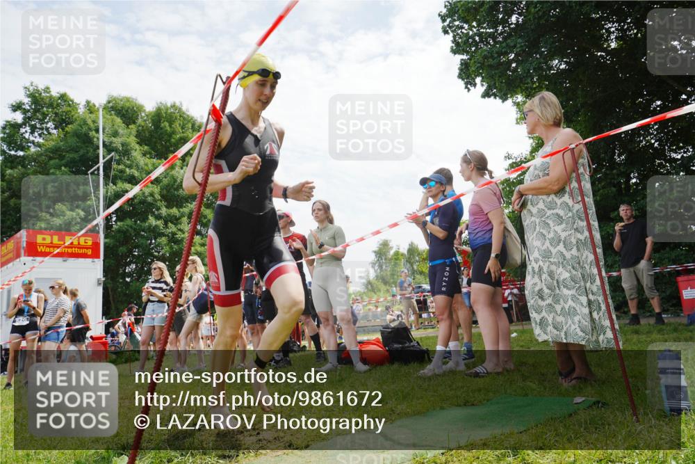 21.06.2026 - 29. Vierlanden-Triathlon LAZAROV Photography http://msf.ph/oto/9861672 21.06.2026 13:13:21 Schwimmen 1106, 1109 meine-sportfotos.de