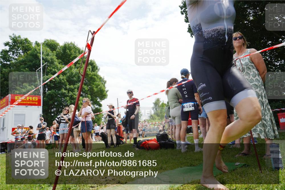 21.06.2026 - 29. Vierlanden-Triathlon LAZAROV Photography http://msf.ph/oto/9861685 21.06.2026 13:14:26 Schwimmen 1142, 1144 meine-sportfotos.de