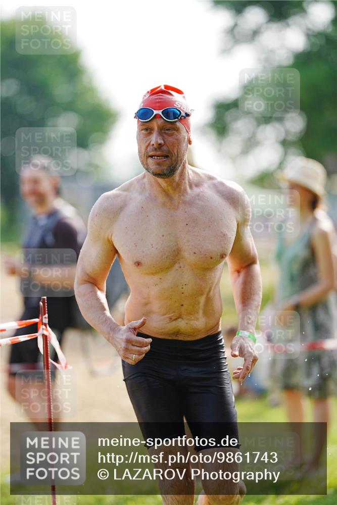 21.06.2026 - 29. Vierlanden-Triathlon LAZAROV Photography http://msf.ph/oto/9861743 21.06.2026 09:03:44 Schwimmen 288, 302 meine-sportfotos.de