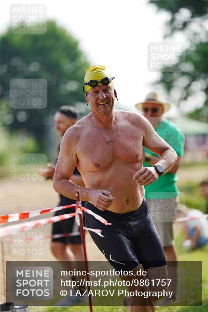 21.06.2026 - 29. Vierlanden-Triathlon LAZAROV Photography http://msf.ph/oto/9861757 21.06.2026 09:04:11 Schwimmen 177, 244 meine-sportfotos.de