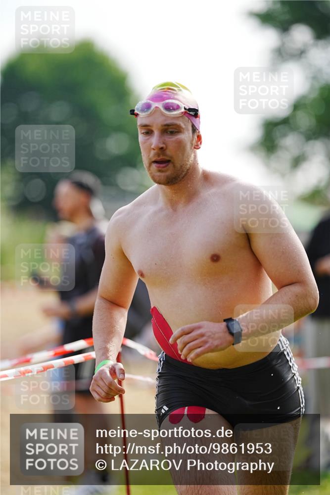 21.06.2026 - 29. Vierlanden-Triathlon LAZAROV Photography http://msf.ph/oto/9861953 21.06.2026 09:09:34 Schwimmen 291 meine-sportfotos.de