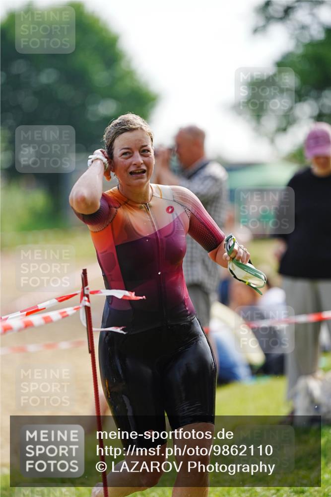 21.06.2026 - 29. Vierlanden-Triathlon LAZAROV Photography http://msf.ph/oto/9862110 21.06.2026 09:11:31 Schwimmen 223, 253 meine-sportfotos.de