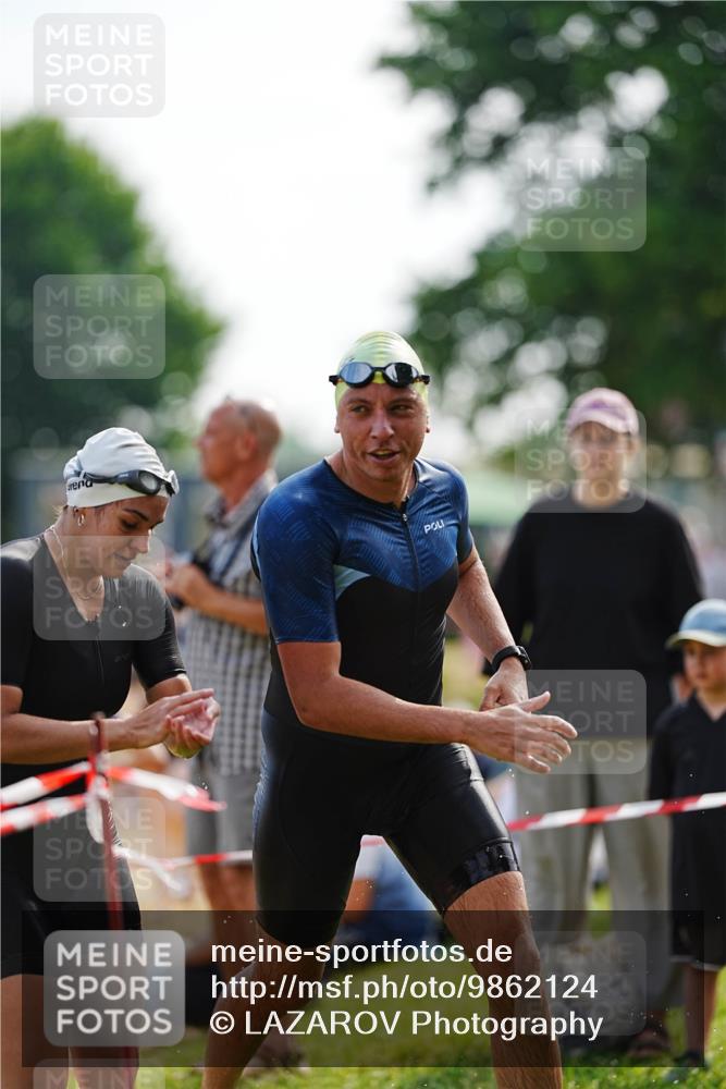 21.06.2026 - 29. Vierlanden-Triathlon LAZAROV Photography http://msf.ph/oto/9862124 21.06.2026 09:11:47 Schwimmen 91, 255, 264 meine-sportfotos.de
