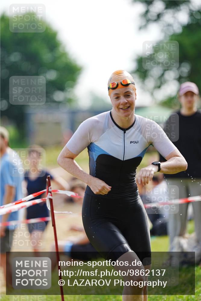 21.06.2026 - 29. Vierlanden-Triathlon LAZAROV Photography http://msf.ph/oto/9862137 21.06.2026 09:11:54 Schwimmen 91, 255, 264, 300 meine-sportfotos.de