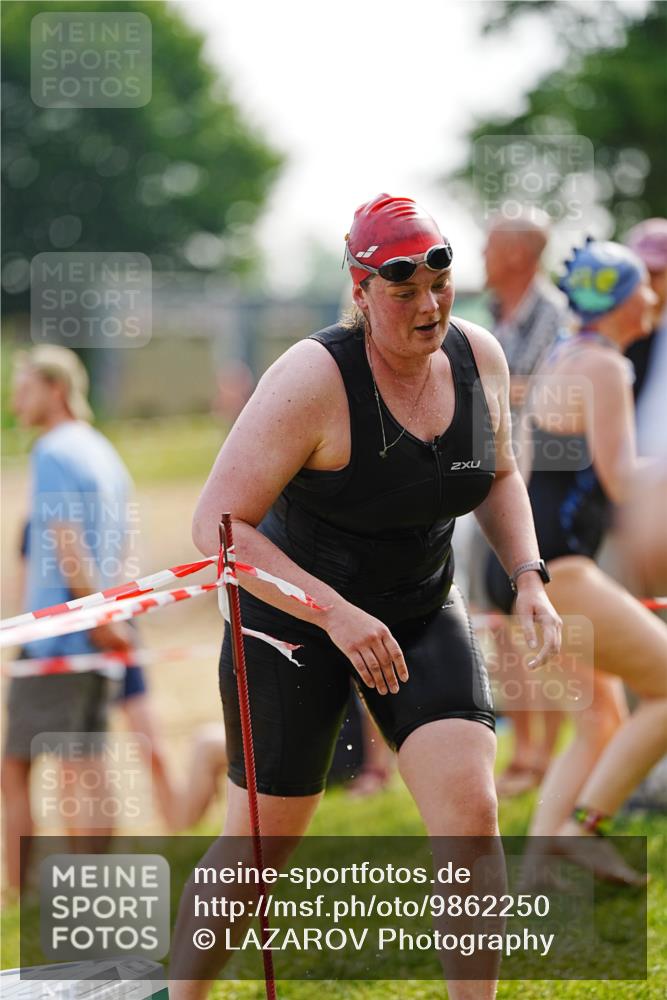 21.06.2026 - 29. Vierlanden-Triathlon LAZAROV Photography http://msf.ph/oto/9862250 21.06.2026 09:13:15 Schwimmen 227, 230, 280, 292 meine-sportfotos.de
