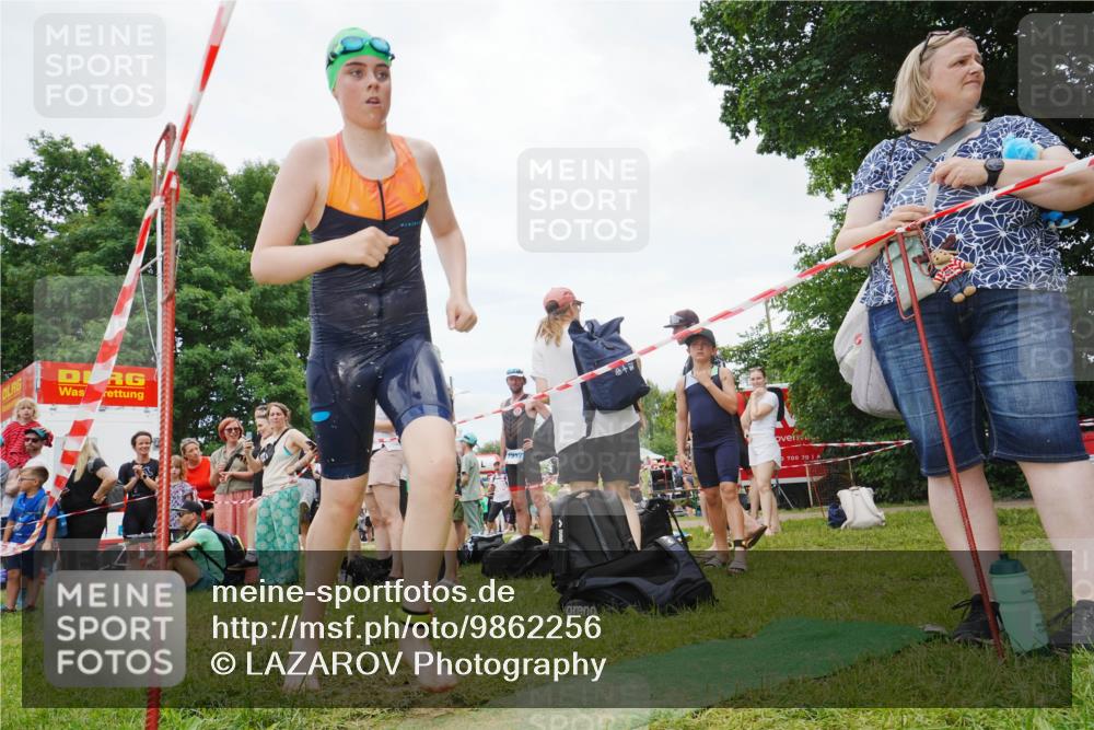 21.06.2026 - 29. Vierlanden-Triathlon LAZAROV Photography http://msf.ph/oto/9862256 21.06.2026 14:37:30 Schwimmen 1255, 1257, 1276 meine-sportfotos.de