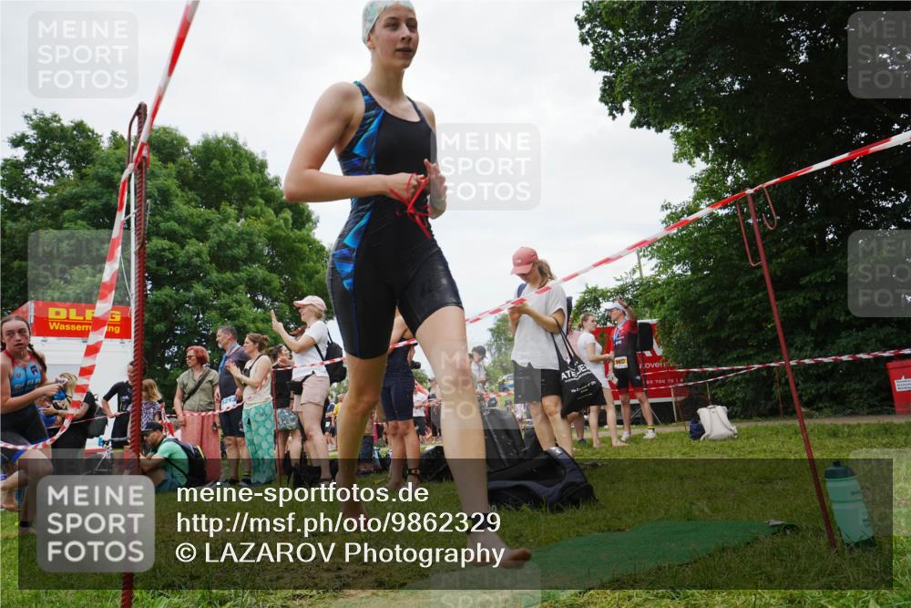 21.06.2026 - 29. Vierlanden-Triathlon LAZAROV Photography http://msf.ph/oto/9862329 21.06.2026 14:38:35 Schwimmen 1238, 1241, 1242, 1243, 1244, 1261, 1277, 1279, 1292, 1294 meine-sportfotos.de