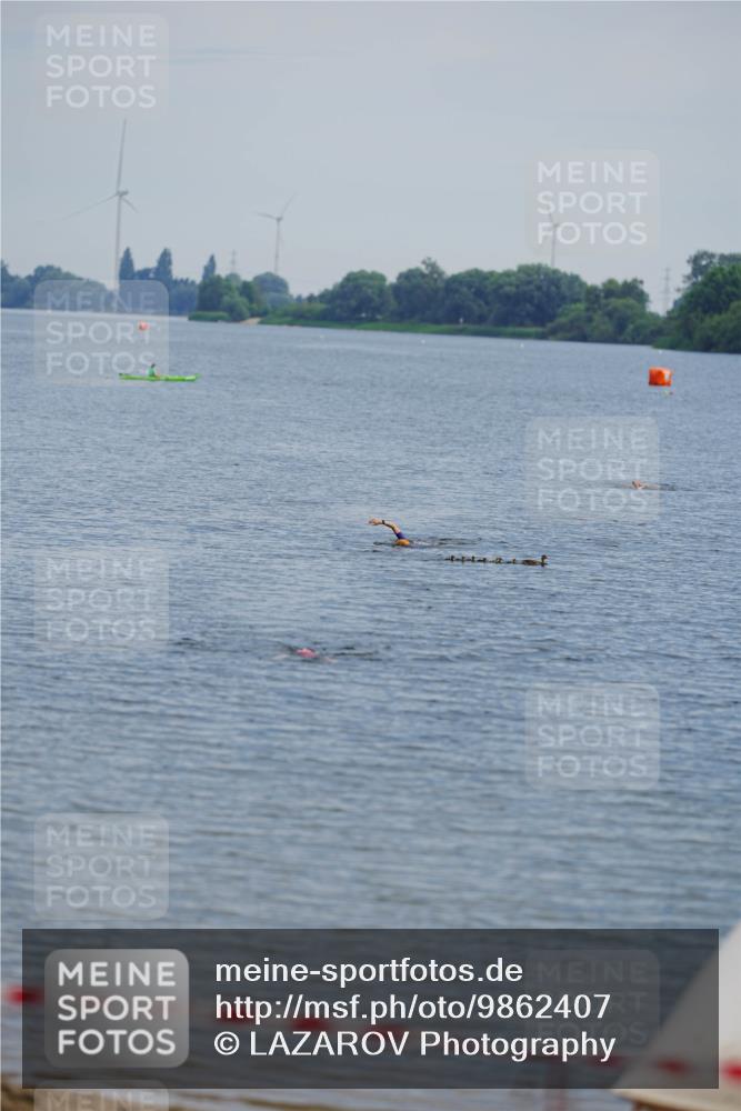 21.06.2026 - 29. Vierlanden-Triathlon LAZAROV Photography http://msf.ph/oto/9862407 21.06.2026 09:22:26 Schwimmen  meine-sportfotos.de