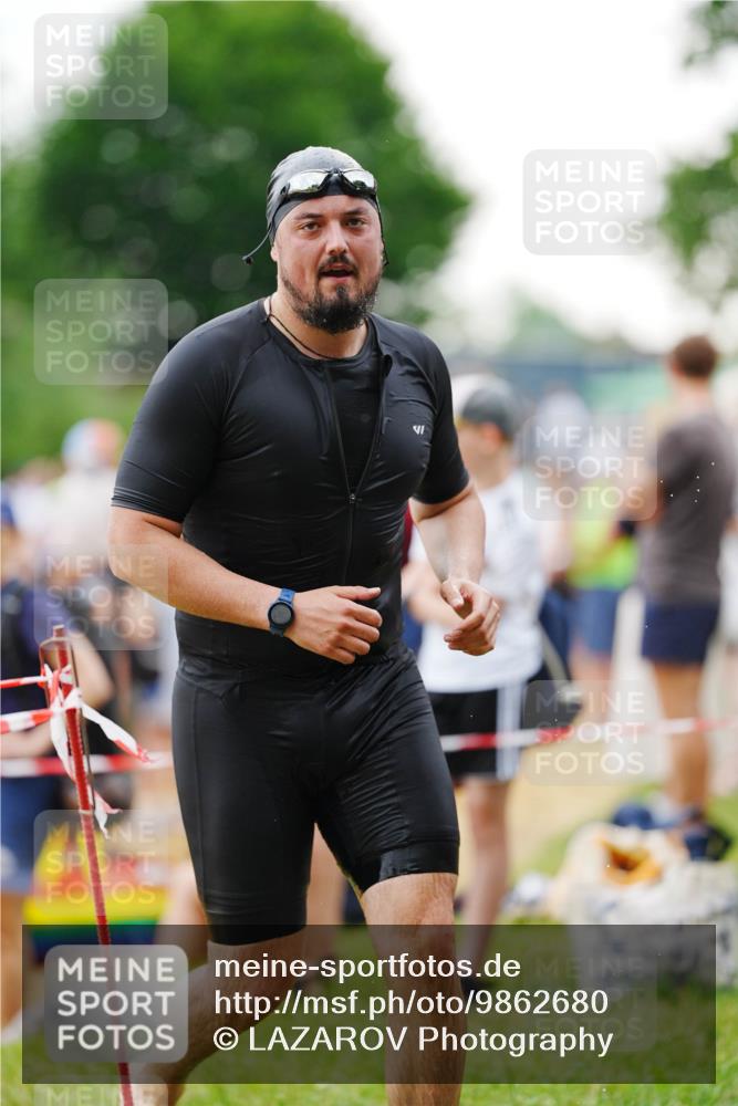 21.06.2026 - 29. Vierlanden-Triathlon LAZAROV Photography http://msf.ph/oto/9862680 21.06.2026 10:00:52 Schwimmen 330, 357 meine-sportfotos.de