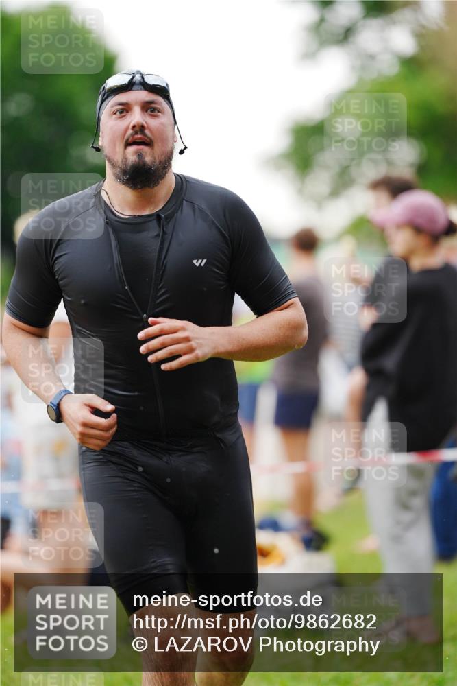 21.06.2026 - 29. Vierlanden-Triathlon LAZAROV Photography http://msf.ph/oto/9862682 21.06.2026 10:00:52 Schwimmen 330, 357 meine-sportfotos.de