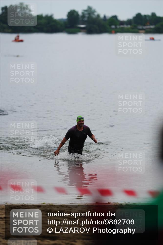 21.06.2026 - 29. Vierlanden-Triathlon LAZAROV Photography http://msf.ph/oto/9862706 21.06.2026 10:04:05 Schwimmen 454 meine-sportfotos.de
