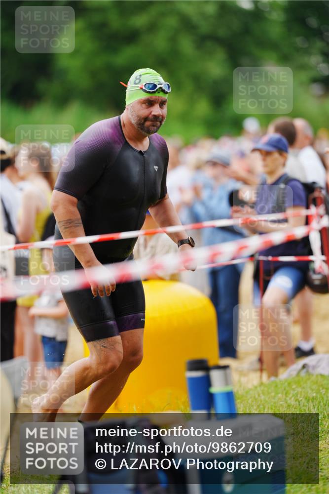 21.06.2026 - 29. Vierlanden-Triathlon LAZAROV Photography http://msf.ph/oto/9862709 21.06.2026 10:04:15 Schwimmen 420, 454 meine-sportfotos.de