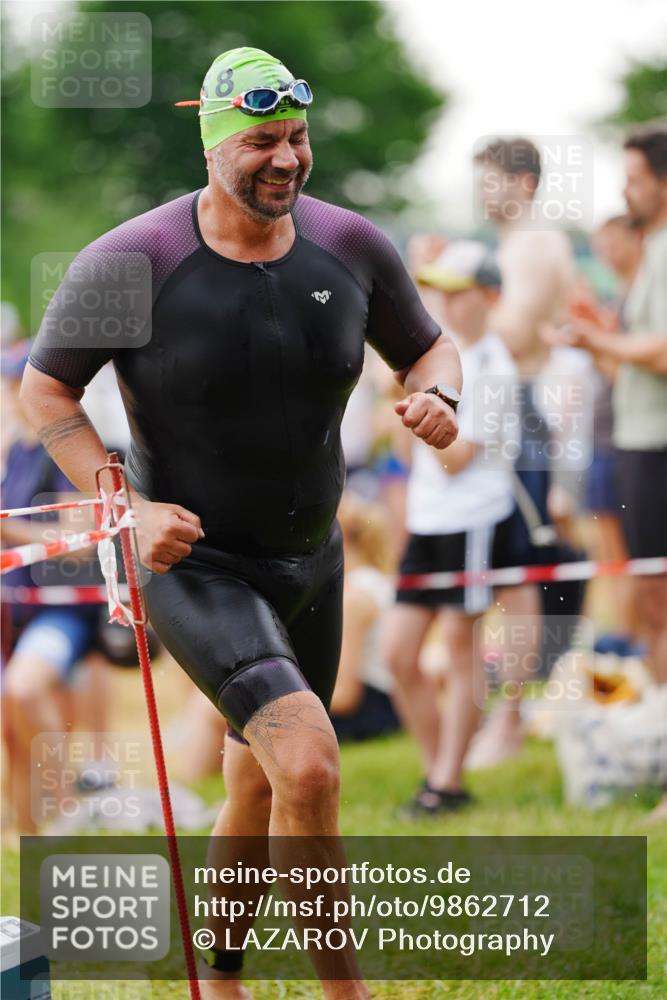 21.06.2026 - 29. Vierlanden-Triathlon LAZAROV Photography http://msf.ph/oto/9862712 21.06.2026 10:04:16 Schwimmen 420, 454 meine-sportfotos.de