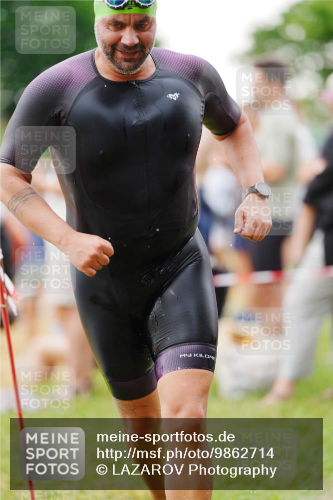 21.06.2026 - 29. Vierlanden-Triathlon LAZAROV Photography http://msf.ph/oto/9862714 21.06.2026 10:04:17 Schwimmen 420, 440, 454 meine-sportfotos.de