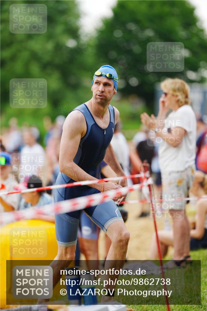 21.06.2026 - 29. Vierlanden-Triathlon LAZAROV Photography http://msf.ph/oto/9862738 21.06.2026 10:05:40 Schwimmen 395, 414, 429, 448 meine-sportfotos.de