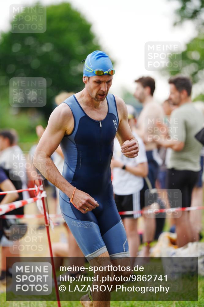 21.06.2026 - 29. Vierlanden-Triathlon LAZAROV Photography http://msf.ph/oto/9862741 21.06.2026 10:05:41 Schwimmen 395, 414, 429, 448 meine-sportfotos.de
