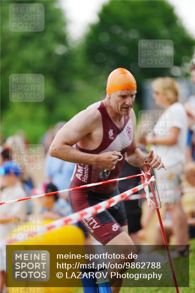 21.06.2026 - 29. Vierlanden-Triathlon LAZAROV Photography http://msf.ph/oto/9862788 21.06.2026 10:06:51 Schwimmen 394, 410, 417, 443, 447 meine-sportfotos.de