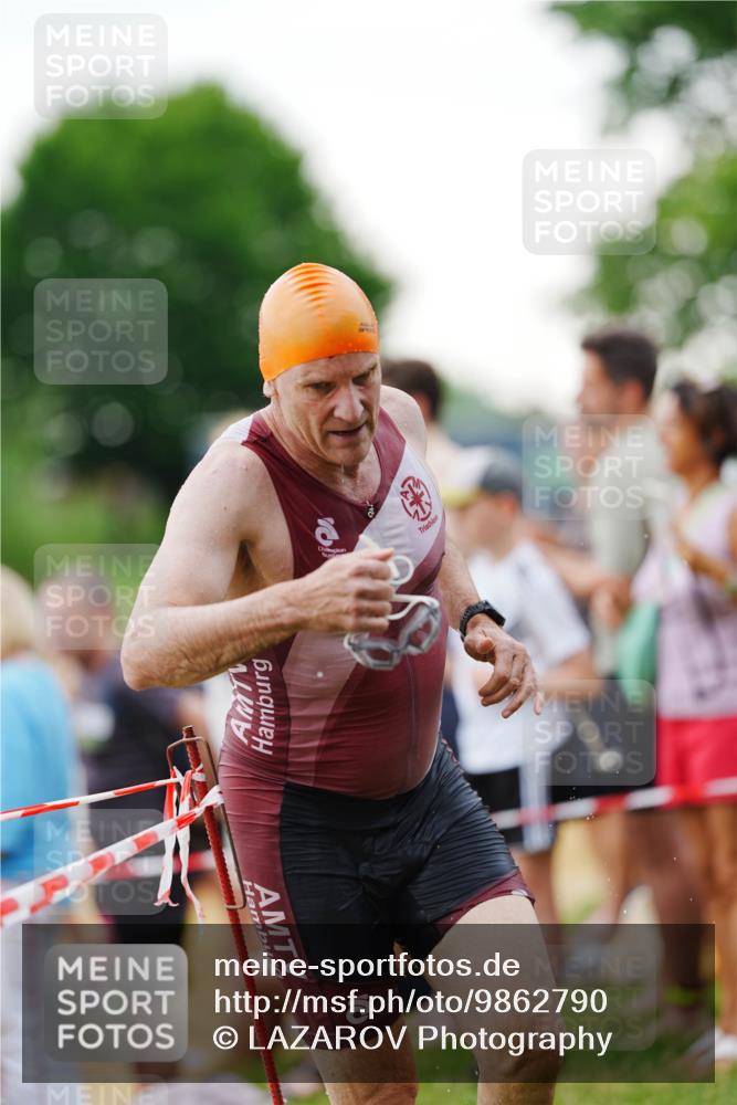 21.06.2026 - 29. Vierlanden-Triathlon LAZAROV Photography http://msf.ph/oto/9862790 21.06.2026 10:06:51 Schwimmen 394, 410, 417, 443, 447 meine-sportfotos.de