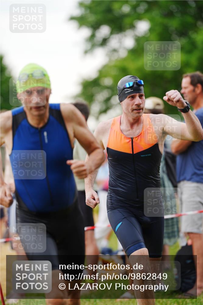 21.06.2026 - 29. Vierlanden-Triathlon LAZAROV Photography http://msf.ph/oto/9862849 21.06.2026 10:08:39 Schwimmen 403, 418, 422, 432, 476, 1356 meine-sportfotos.de