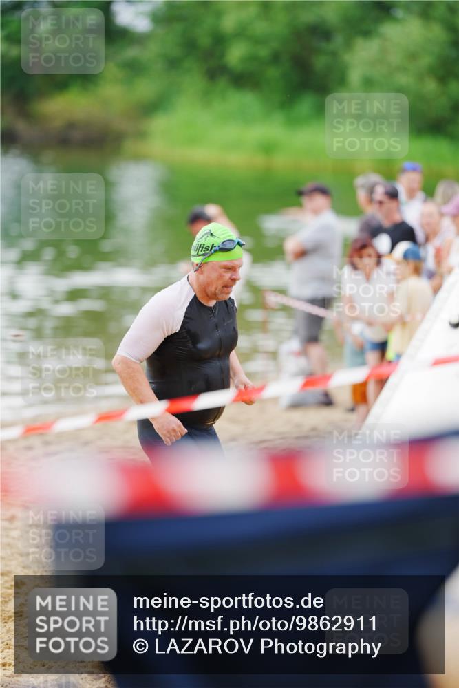 21.06.2026 - 29. Vierlanden-Triathlon LAZAROV Photography http://msf.ph/oto/9862911 21.06.2026 10:11:07 Schwimmen 411, 461 meine-sportfotos.de