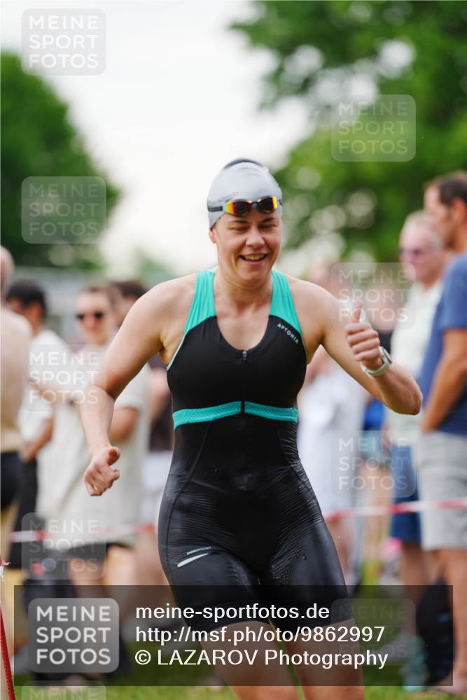 21.06.2026 - 29. Vierlanden-Triathlon LAZAROV Photography http://msf.ph/oto/9862997 21.06.2026 10:15:32 Schwimmen 496, 584, 614, 621 meine-sportfotos.de