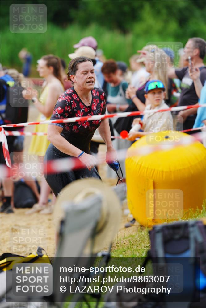 21.06.2026 - 29. Vierlanden-Triathlon LAZAROV Photography http://msf.ph/oto/9863007 21.06.2026 10:15:56 Schwimmen 552, 562 meine-sportfotos.de