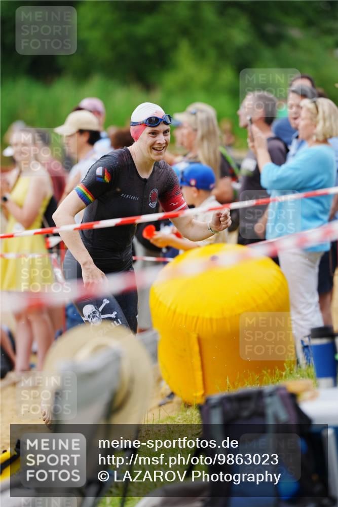 21.06.2026 - 29. Vierlanden-Triathlon LAZAROV Photography http://msf.ph/oto/9863023 21.06.2026 10:16:08 Schwimmen 562, 587 meine-sportfotos.de