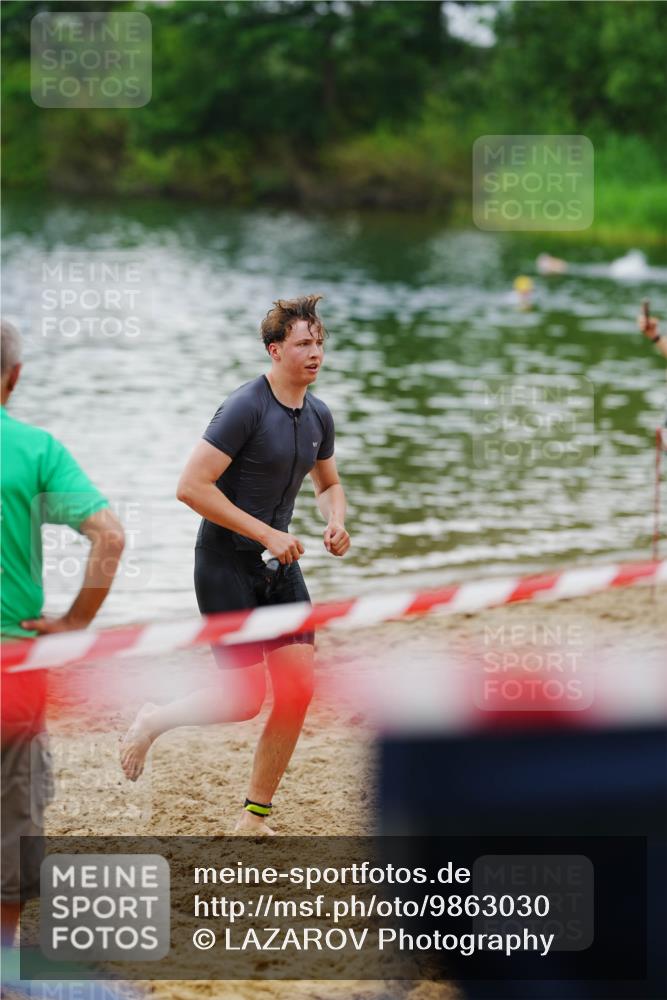 21.06.2026 - 29. Vierlanden-Triathlon LAZAROV Photography http://msf.ph/oto/9863030 21.06.2026 10:16:31 Schwimmen 383, 441, 540 meine-sportfotos.de
