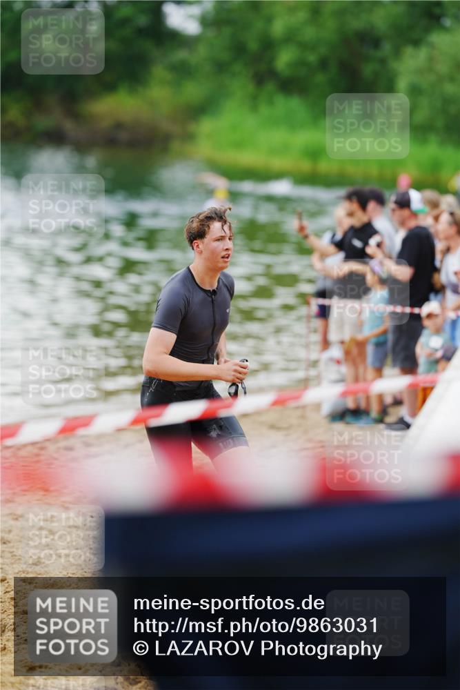 21.06.2026 - 29. Vierlanden-Triathlon LAZAROV Photography http://msf.ph/oto/9863031 21.06.2026 10:16:31 Schwimmen 383, 441, 540 meine-sportfotos.de