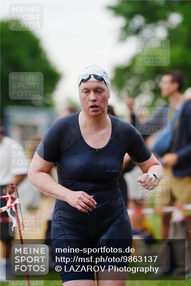 21.06.2026 - 29. Vierlanden-Triathlon LAZAROV Photography http://msf.ph/oto/9863137 21.06.2026 10:18:27 Schwimmen 494, 499, 571, 592, 606, 618 meine-sportfotos.de