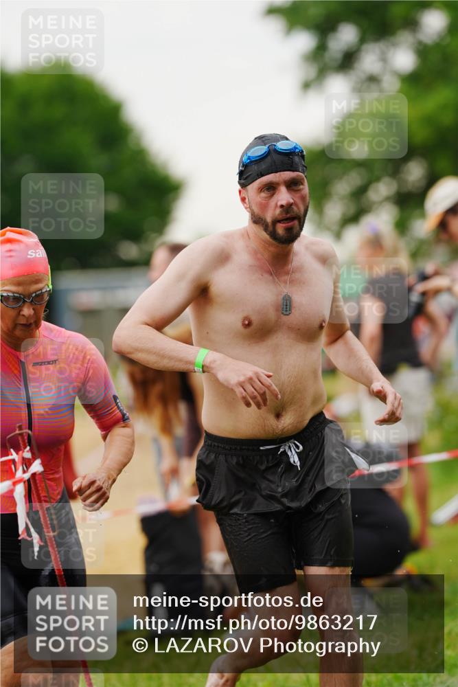 21.06.2026 - 29. Vierlanden-Triathlon LAZAROV Photography http://msf.ph/oto/9863217 21.06.2026 10:20:28 Schwimmen 366, 489, 559, 572, 616, 619 meine-sportfotos.de